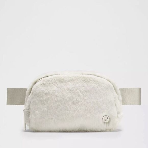 New Lululemon Plush Fleece Everywhere Belt Bag Bone Silver Crossbody‎ - Picture 1 of 4